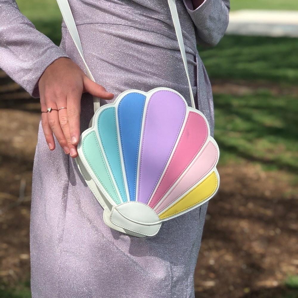 Shell crossbody bag